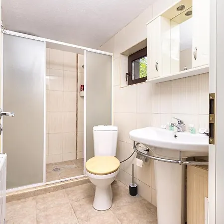 Peaceful Riverside With Private Garden Center Parking *