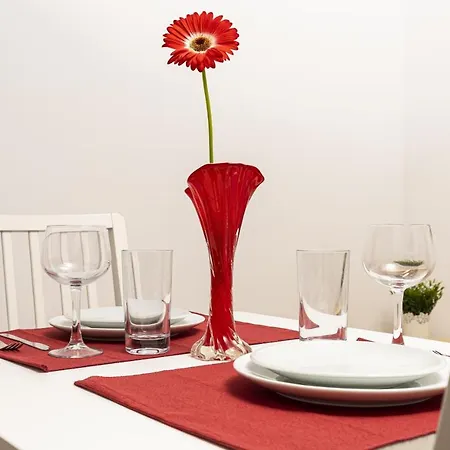 Apartament Peaceful Riverside With Private Garden Center Parking