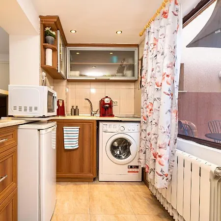 Peaceful Riverside With Private Garden Center Parking Apartment *