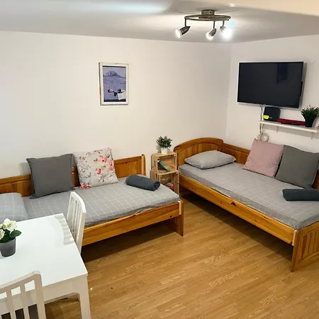 Apartment Peaceful Riverside With Private Garden Center Parking