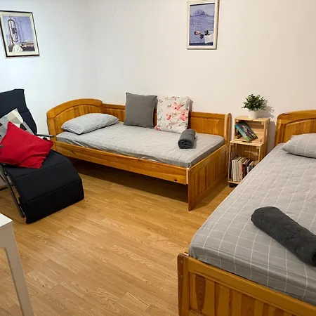 Apartment Peaceful Riverside With Private Garden Center Parking