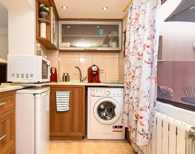 Peaceful Riverside With Private Garden Center Parking Апартамент *