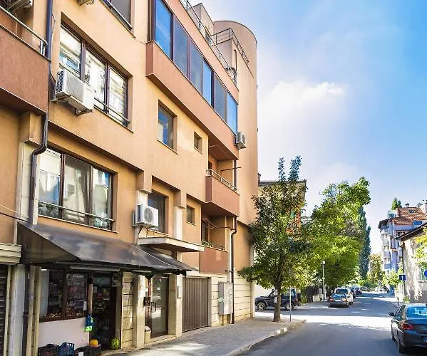 Peaceful Riverside With Private Garden Center Parking *