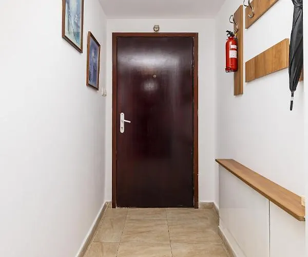 Peaceful Riverside With Private Garden Center Parking Апартамент *