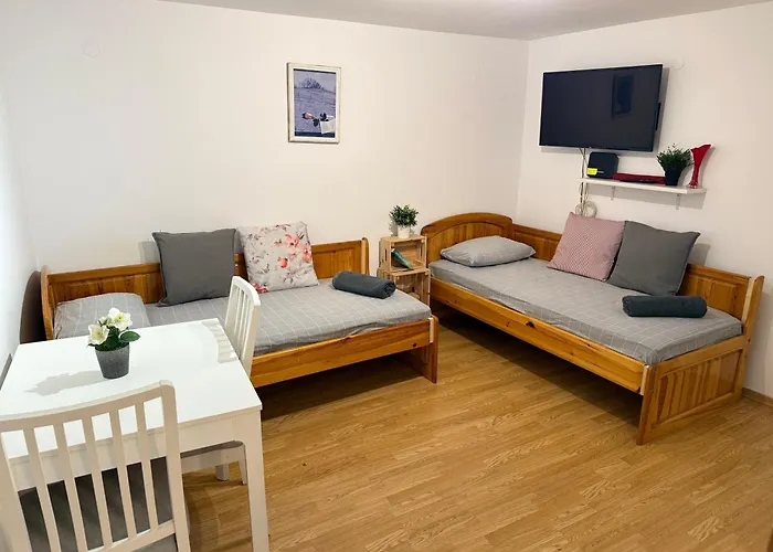 Апартамент Peaceful Riverside With Private Garden Center Parking Пловдив